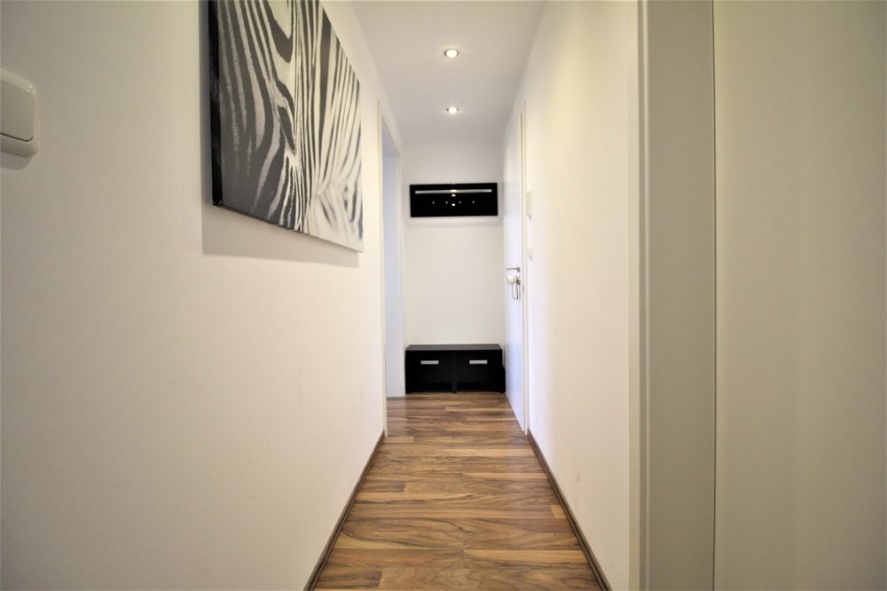Immobilienangebot - Düsseldorf / Vennhausen - Alle - Vennhausen: Exklusives Reihenmittelhaus auf 2 Etagen mit Terrasse und Garten in ruhiger Lage