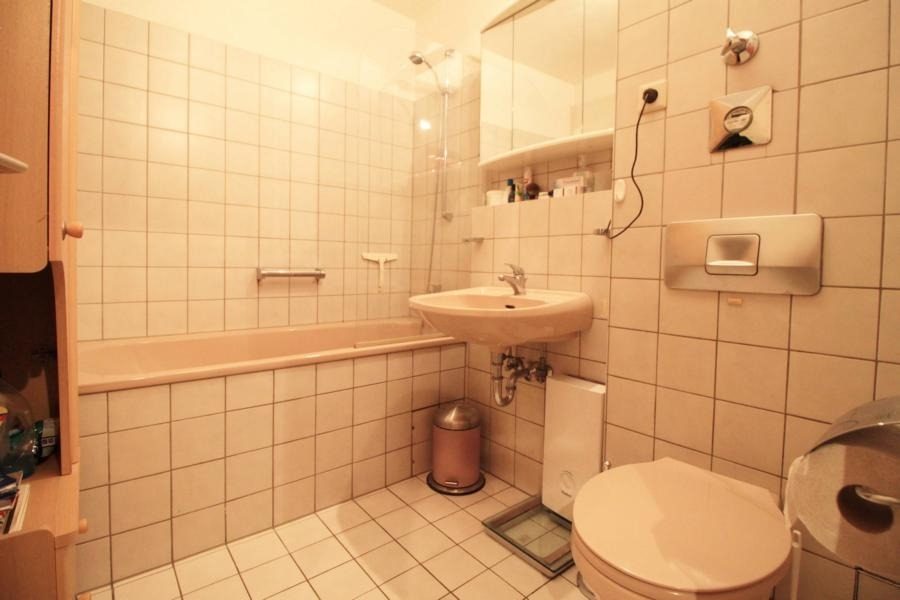 Immobilienangebot - Düsseldorf - Alle - Wersten: attraktive 1.5 Zimmer mit TG-Stellplatz und Einbauküche