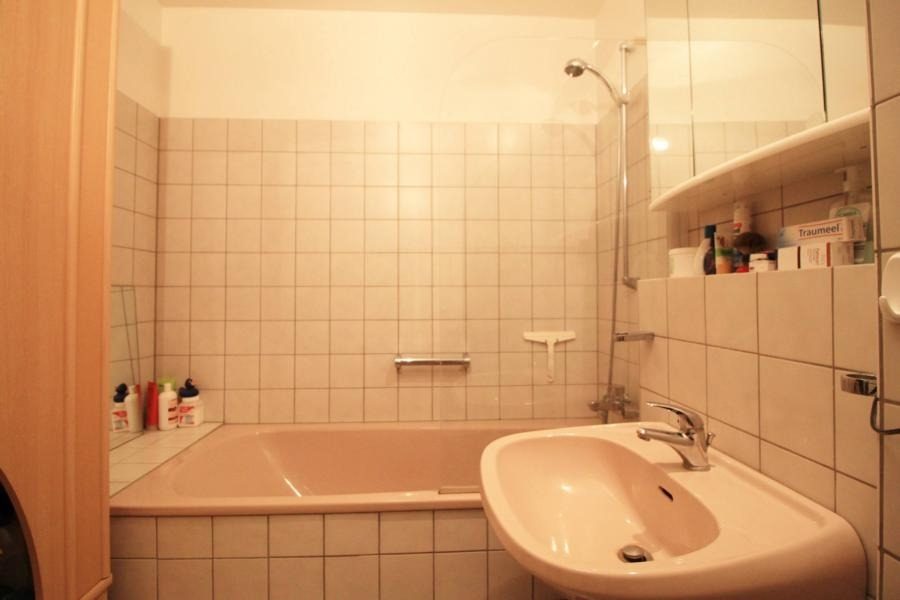 Immobilienangebot - Düsseldorf - Alle - Wersten: attraktive 1.5 Zimmer mit TG-Stellplatz und Einbauküche