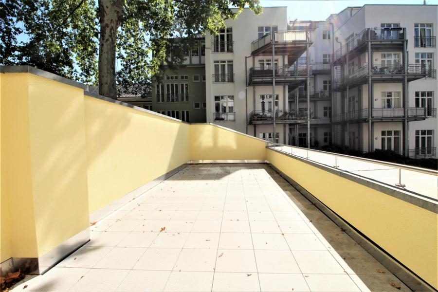 Immobilienangebot - Düsseldorf - Alle - Pempelfort: gut geschnittene 2 bzw. 3 Zimmer ETW mit riesiger Dachterrasse und Balkon