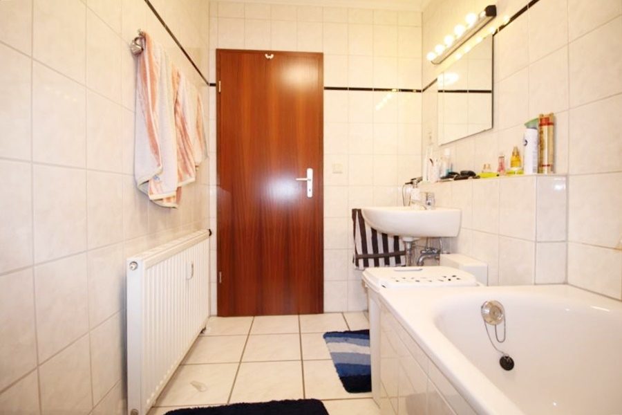 Immobilienangebot - Düsseldorf - Alle - Hassels: gut geschnittene 2 Zimmerwohnung mit Balkon und TG-Stellplatz