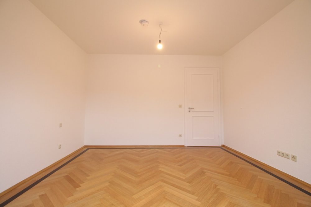 Immobilienangebot - Düsseldorf - Alle - Erstbezug nach Renovierung: helle & gut geschnittene 3,5 Raum Maisonette Wohnung mit Top Ausstattung