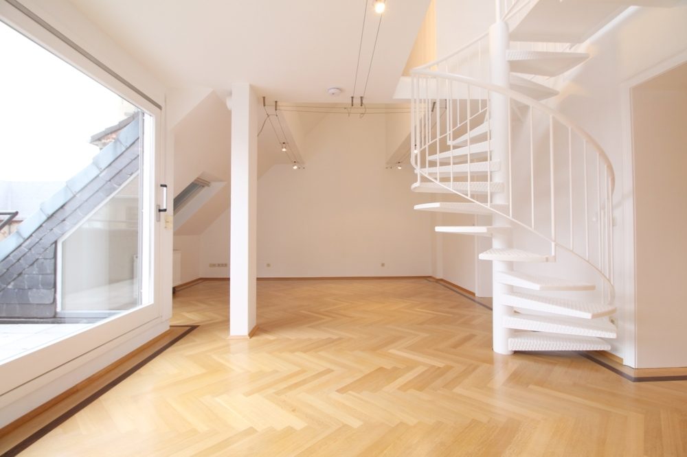 Immobilienangebot - Düsseldorf - Alle - Erstbezug nach Renovierung: helle & gut geschnittene 3,5 Raum Maisonette Wohnung mit Top Ausstattung