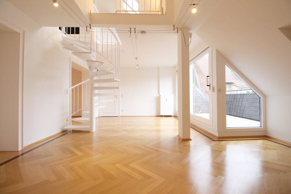 Immobilienangebot - Düsseldorf - Alle - Erstbezug nach Renovierung: helle & gut geschnittene 3,5 Raum Maisonette Wohnung mit Top Ausstattung