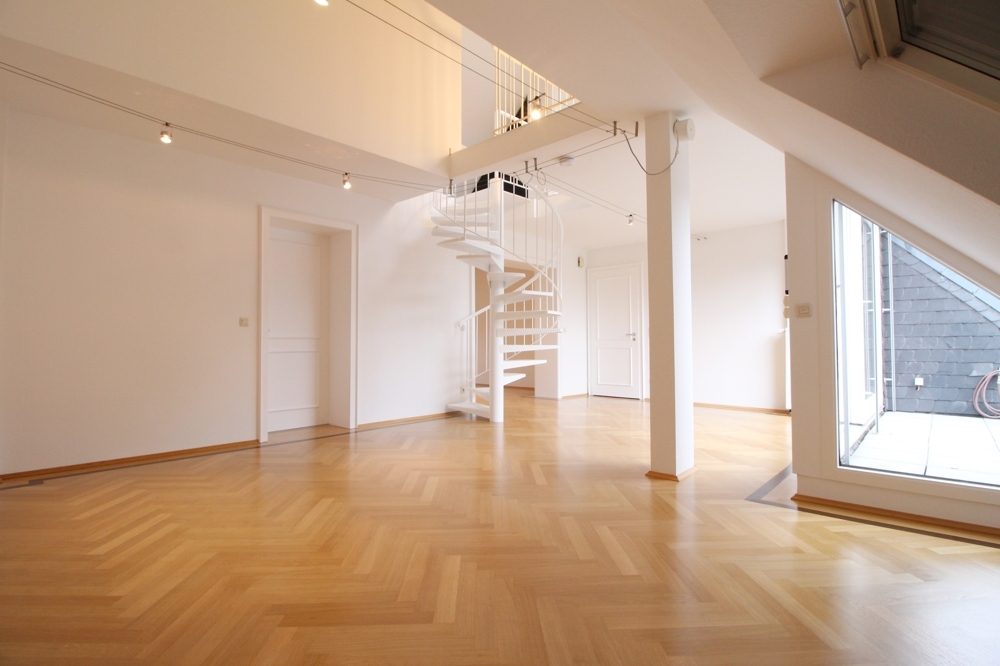 Immobilienangebot - Düsseldorf - Alle - Erstbezug nach Renovierung: helle & gut geschnittene 3,5 Raum Maisonette Wohnung mit Top Ausstattung