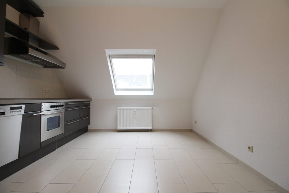 Immobilienangebot - Düsseldorf - Alle - Erstbezug nach Renovierung: helle & gut geschnittene 3,5 Raum Maisonette Wohnung mit Top Ausstattung