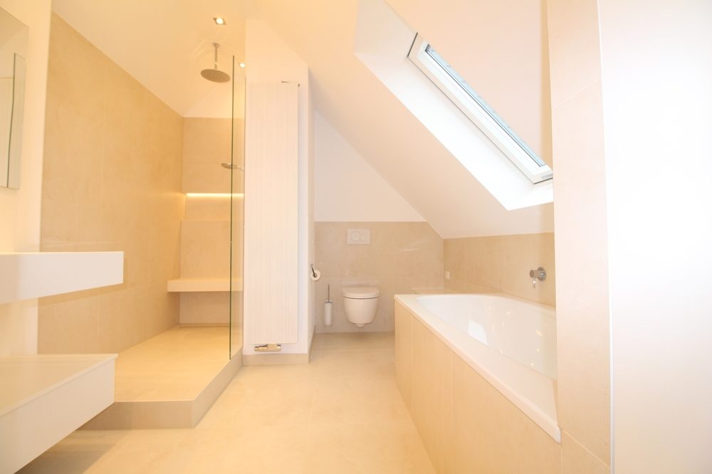Immobilienangebot - Düsseldorf - Alle - Erstbezug nach Renovierung: helle & gut geschnittene 3,5 Raum Maisonette Wohnung mit Top Ausstattung