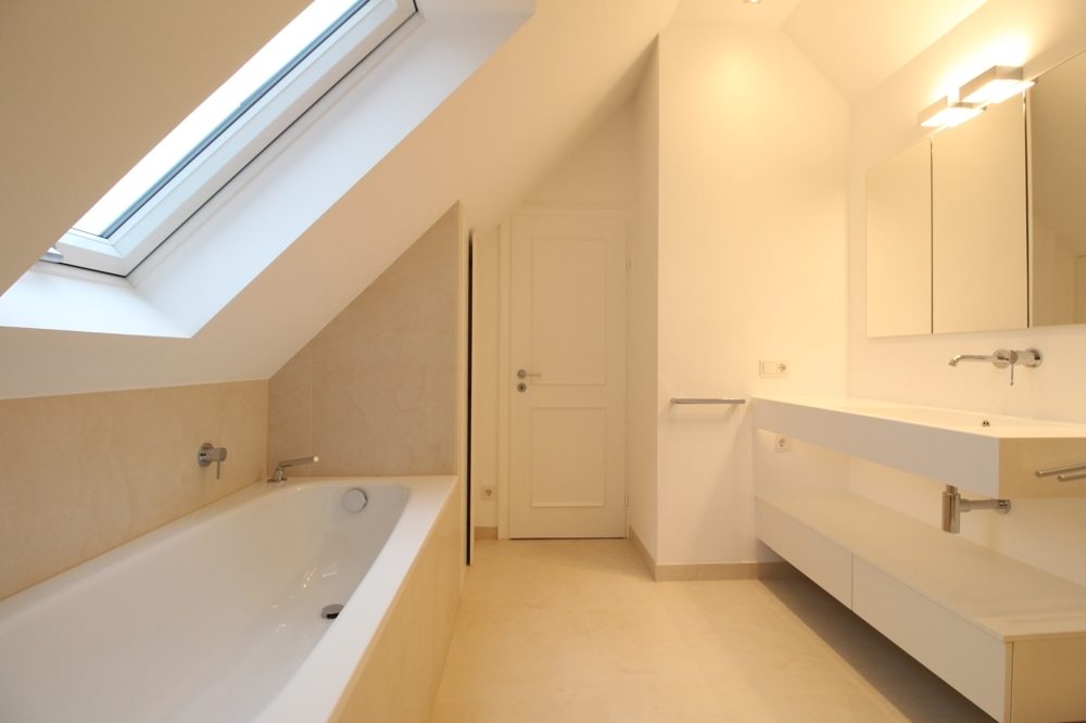 Immobilienangebot - Düsseldorf - Alle - Erstbezug nach Renovierung: helle & gut geschnittene 3,5 Raum Maisonette Wohnung mit Top Ausstattung
