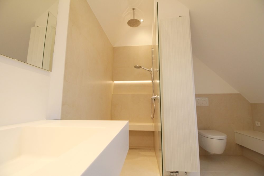 Immobilienangebot - Düsseldorf - Alle - Erstbezug nach Renovierung: helle & gut geschnittene 3,5 Raum Maisonette Wohnung mit Top Ausstattung