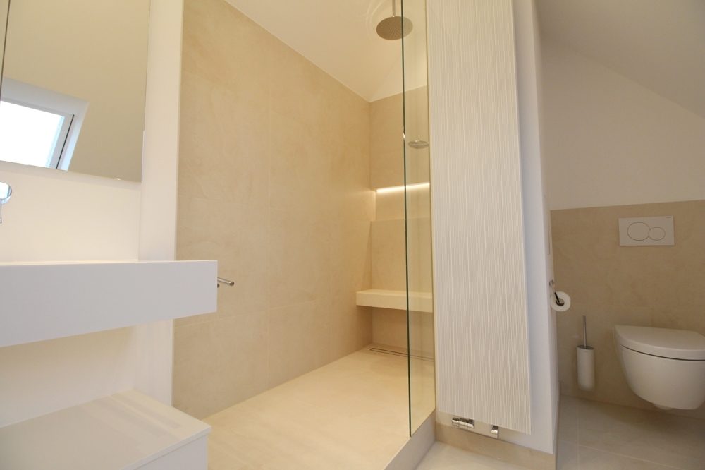 Immobilienangebot - Düsseldorf - Alle - Erstbezug nach Renovierung: helle & gut geschnittene 3,5 Raum Maisonette Wohnung mit Top Ausstattung