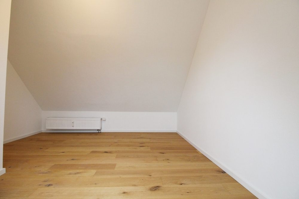 Immobilienangebot - Düsseldorf - Alle - Erstbezug nach Renovierung: helle & gut geschnittene 3,5 Raum Maisonette Wohnung mit Top Ausstattung