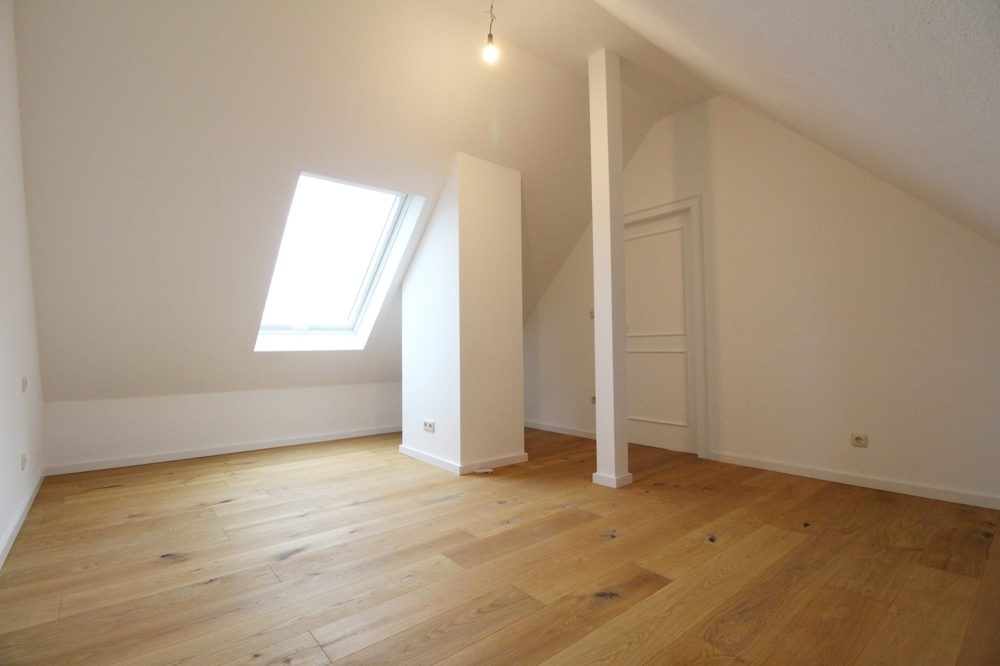 Immobilienangebot - Düsseldorf - Alle - Erstbezug nach Renovierung: helle & gut geschnittene 3,5 Raum Maisonette Wohnung mit Top Ausstattung