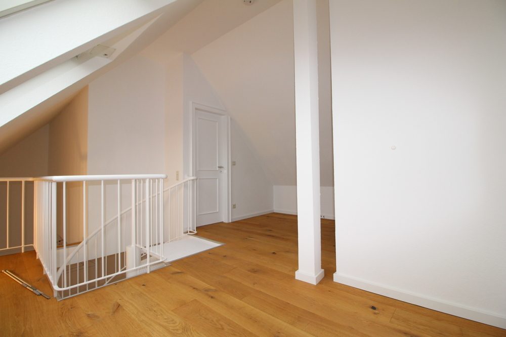 Immobilienangebot - Düsseldorf - Alle - Erstbezug nach Renovierung: helle & gut geschnittene 3,5 Raum Maisonette Wohnung mit Top Ausstattung