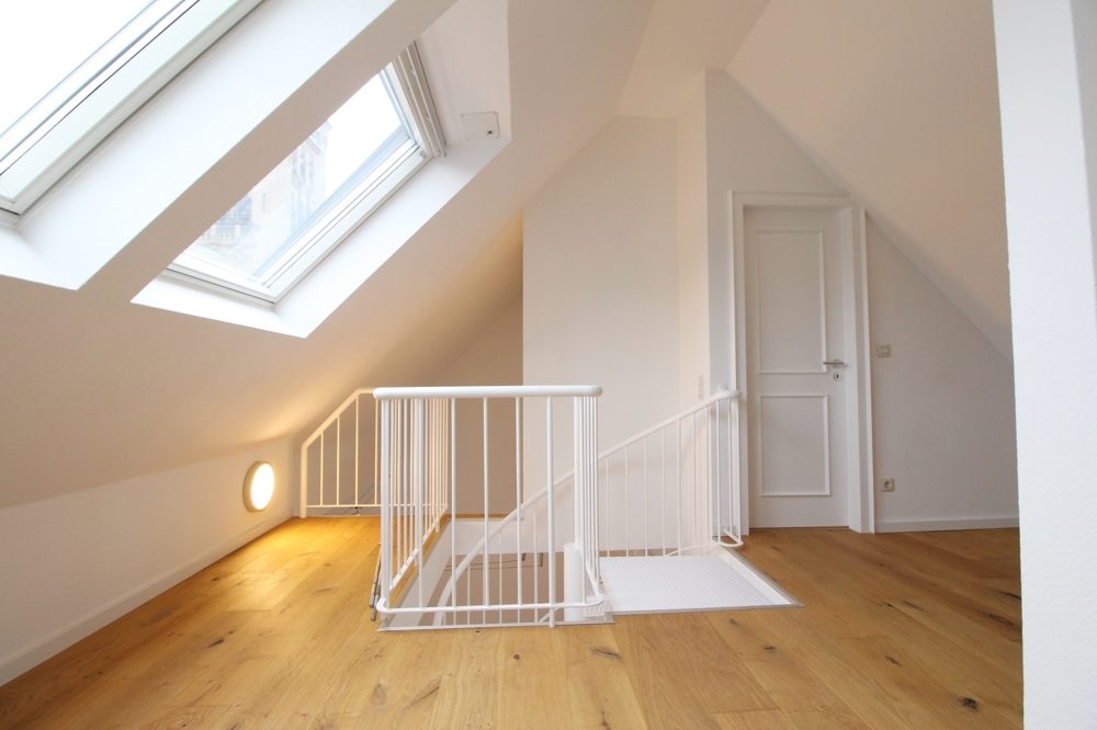 Immobilienangebot - Düsseldorf - Alle - Erstbezug nach Renovierung: helle & gut geschnittene 3,5 Raum Maisonette Wohnung mit Top Ausstattung