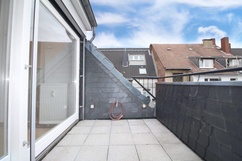 Immobilienangebot - Düsseldorf - Alle - Erstbezug nach Renovierung: helle & gut geschnittene 3,5 Raum Maisonette Wohnung mit Top Ausstattung