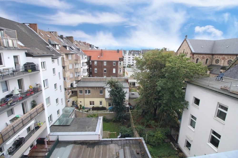 Immobilienangebot - Düsseldorf - Alle - Erstbezug nach Renovierung: helle & gut geschnittene 3,5 Raum Maisonette Wohnung mit Top Ausstattung