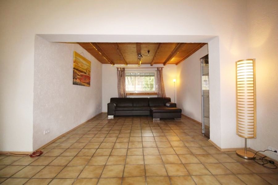 Immobilienangebot - Duisburg / Hochheide - Alle - Modernisiertes Einfamilienhaus mit Wintergarten und großer Doppelgarage