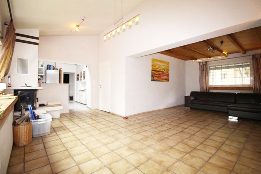 Immobilienangebot - Duisburg / Hochheide - Alle - Modernisiertes Einfamilienhaus mit Wintergarten und großer Doppelgarage