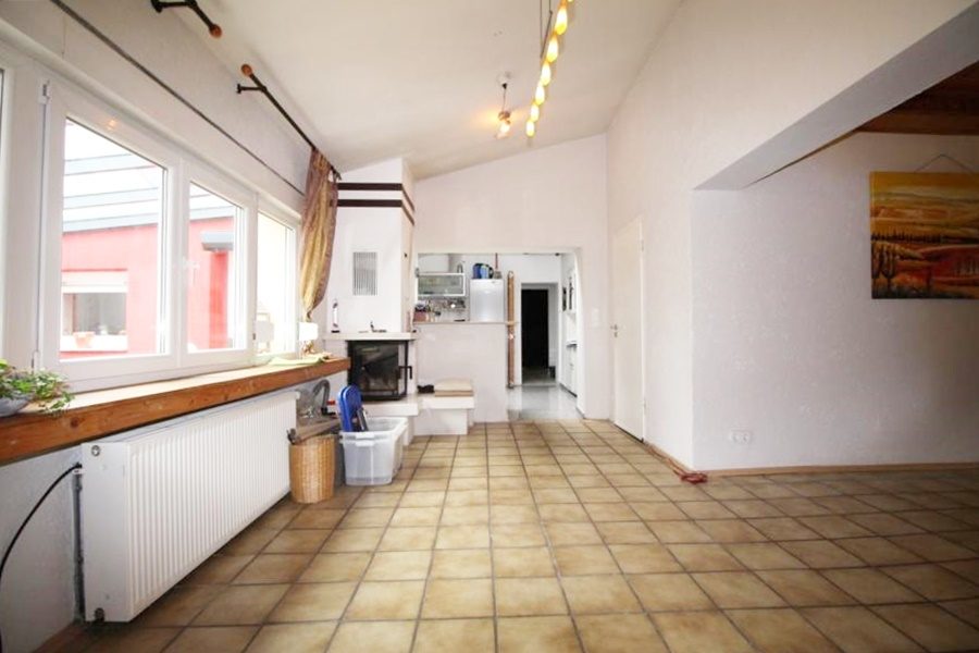 Immobilienangebot - Duisburg / Hochheide - Alle - Modernisiertes Einfamilienhaus mit Wintergarten und großer Doppelgarage