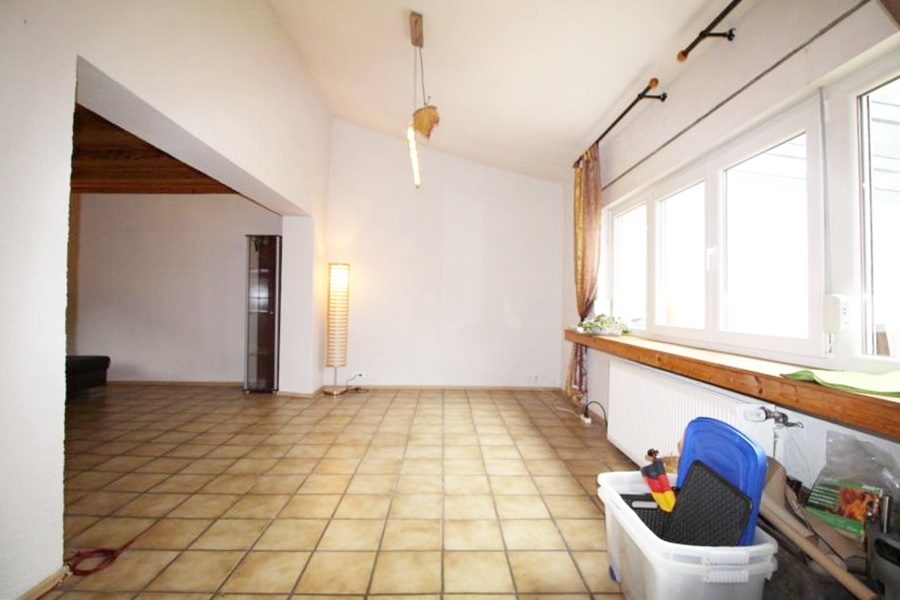 Immobilienangebot - Duisburg / Hochheide - Alle - Modernisiertes Einfamilienhaus mit Wintergarten und großer Doppelgarage