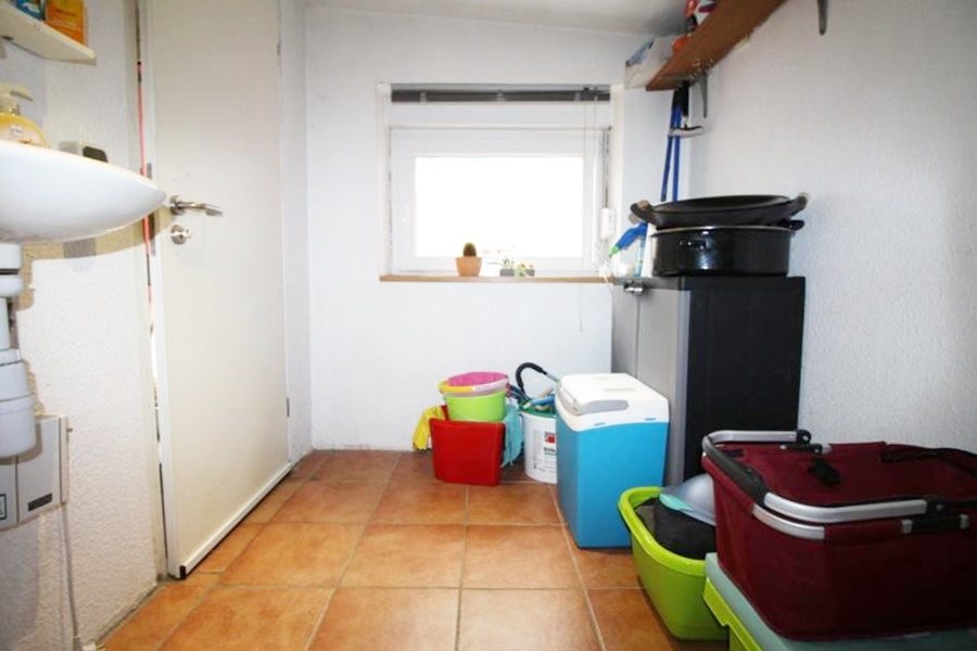 Immobilienangebot - Duisburg / Hochheide - Alle - Modernisiertes Einfamilienhaus mit Wintergarten und großer Doppelgarage