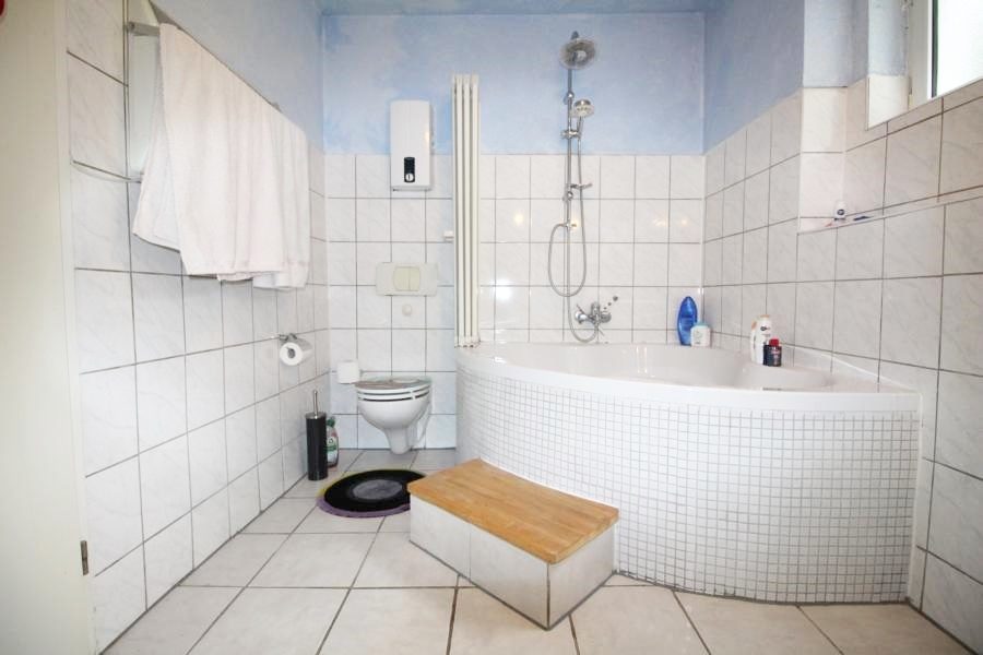 Immobilienangebot - Duisburg / Hochheide - Alle - Modernisiertes Einfamilienhaus mit Wintergarten und großer Doppelgarage