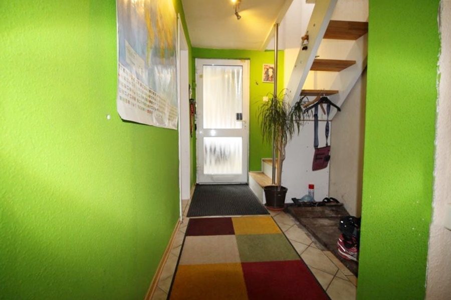Immobilienangebot - Duisburg / Hochheide - Alle - Modernisiertes Einfamilienhaus mit Wintergarten und großer Doppelgarage