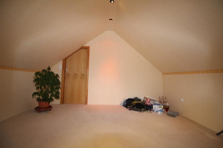 Immobilienangebot - Duisburg / Hochheide - Alle - Modernisiertes Einfamilienhaus mit Wintergarten und großer Doppelgarage