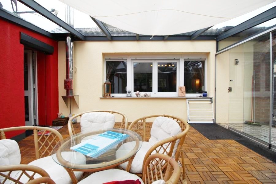 Immobilienangebot - Duisburg / Hochheide - Alle - Modernisiertes Einfamilienhaus mit Wintergarten und großer Doppelgarage