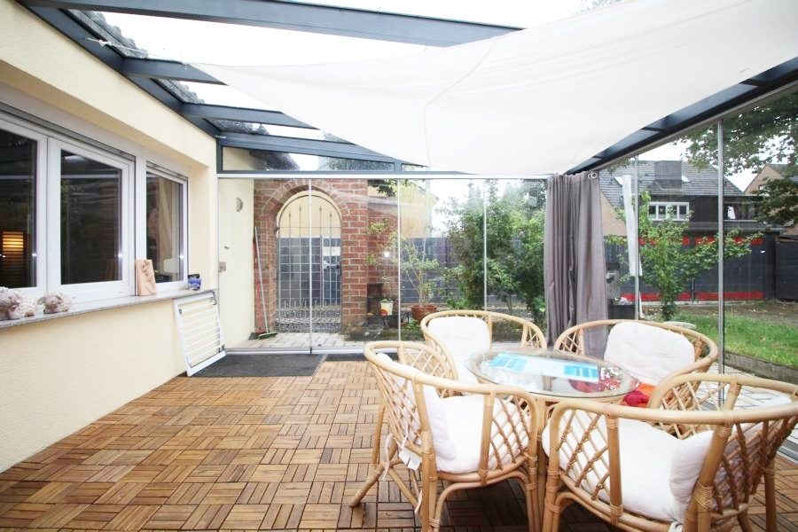 Immobilienangebot - Duisburg / Hochheide - Alle - Modernisiertes Einfamilienhaus mit Wintergarten und großer Doppelgarage