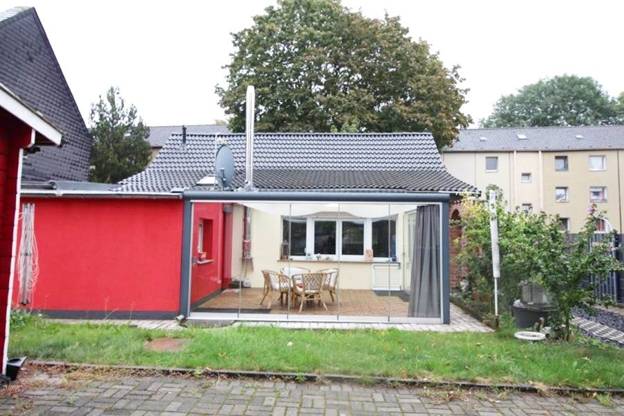 Immobilienangebot - Duisburg / Hochheide - Alle - Modernisiertes Einfamilienhaus mit Wintergarten und großer Doppelgarage