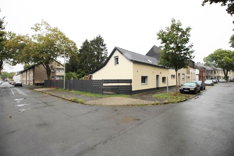 Immobilienangebot - Duisburg / Hochheide - Alle - Modernisiertes Einfamilienhaus mit Wintergarten und großer Doppelgarage