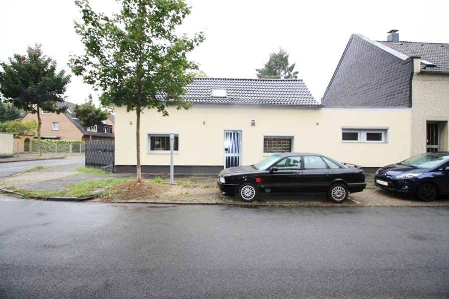 Immobilienangebot - Duisburg / Hochheide - Alle - Modernisiertes Einfamilienhaus mit Wintergarten und großer Doppelgarage