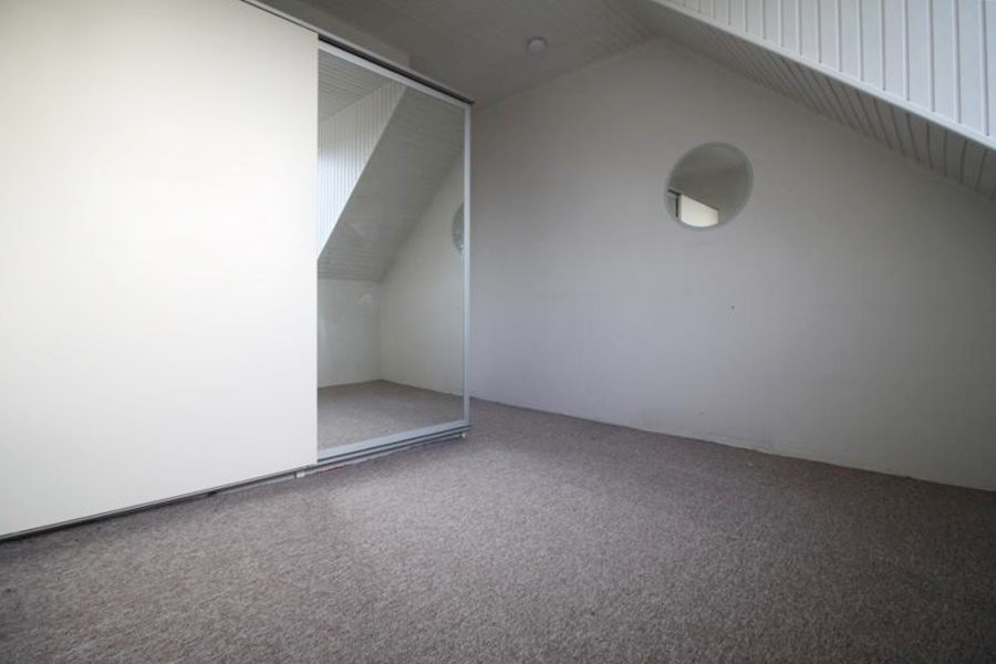 Immobilienangebot - Düsseldorf - Alle - Wersten: 2 Zimmer-Dachgeschoss-Wohnung in Uninähe für Kapitalanleger und Selbstnutzer!
