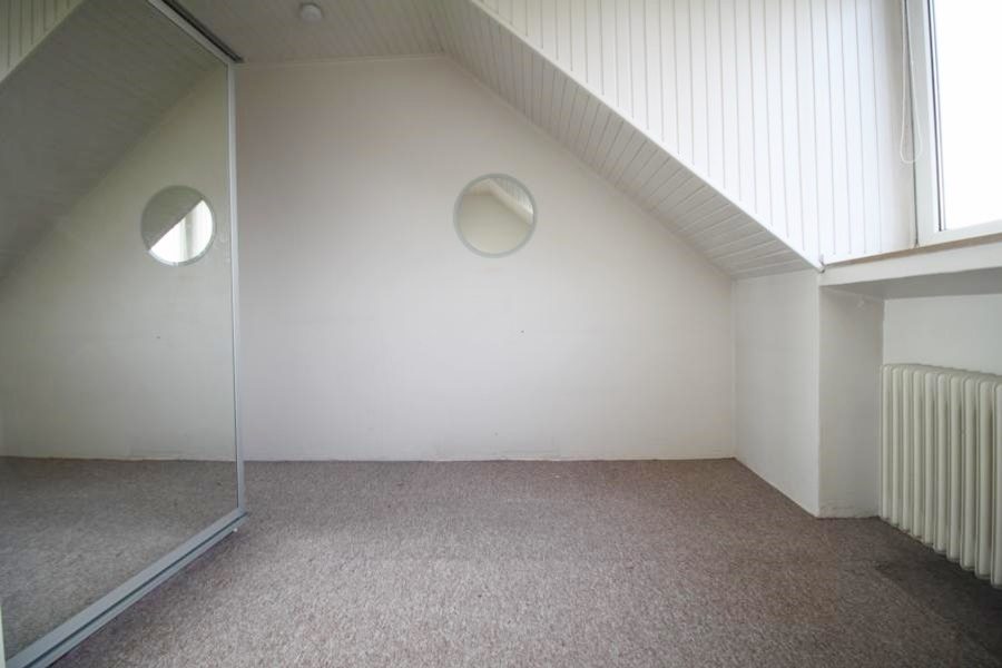 Immobilienangebot - Düsseldorf - Alle - Wersten: 2 Zimmer-Dachgeschoss-Wohnung in Uninähe für Kapitalanleger und Selbstnutzer!