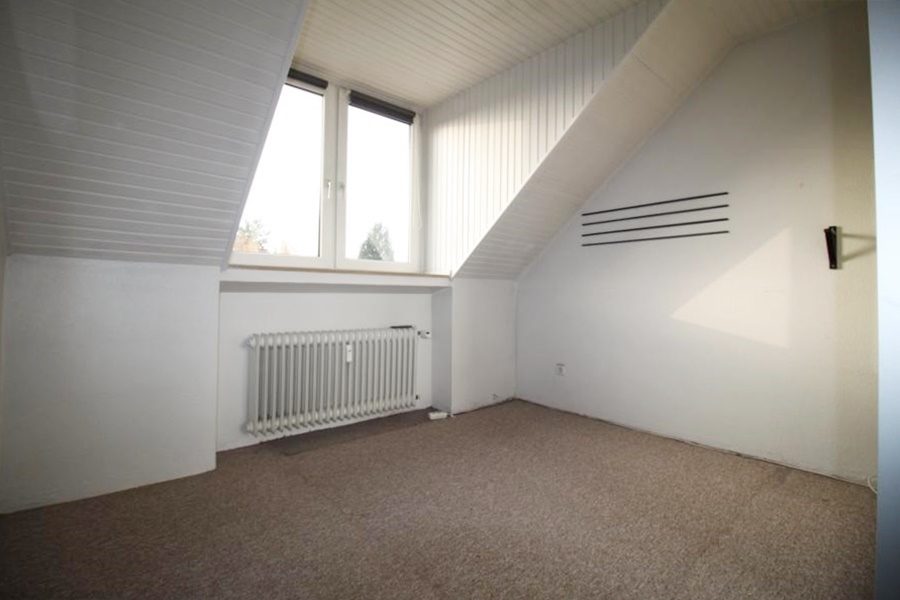 Immobilienangebot - Düsseldorf - Alle - Wersten: 2 Zimmer-Dachgeschoss-Wohnung in Uninähe für Kapitalanleger und Selbstnutzer!