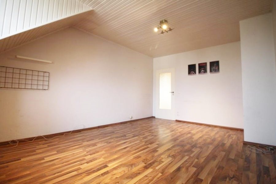 Immobilienangebot - Düsseldorf - Alle - Wersten: 2 Zimmer-Dachgeschoss-Wohnung in Uninähe für Kapitalanleger und Selbstnutzer!