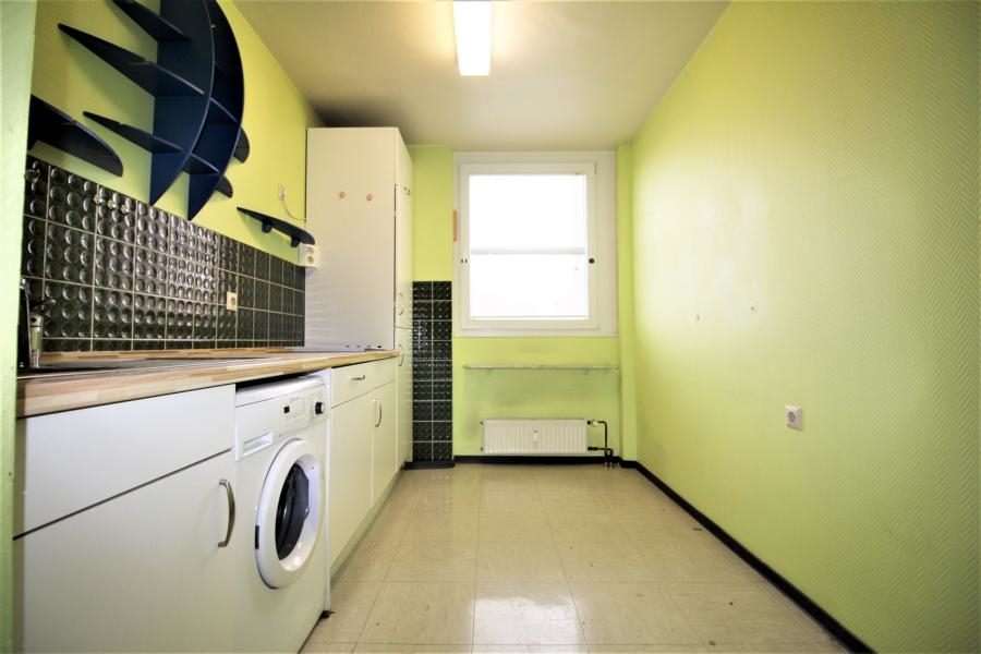 Immobilienangebot - Düsseldorf - Alle - Knittkuhl: renovierungsbedürftige 2,5 Zimmerwohnung  mit Balkon und TG-Stellplatz!