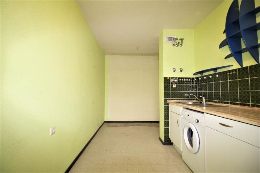 Immobilienangebot - Düsseldorf - Alle - Knittkuhl: renovierungsbedürftige 2,5 Zimmerwohnung  mit Balkon und TG-Stellplatz!