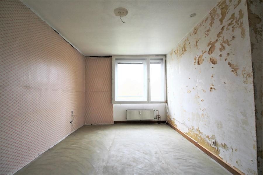 Immobilienangebot - Düsseldorf - Alle - Knittkuhl: renovierungsbedürftige 2,5 Zimmerwohnung  mit Balkon und TG-Stellplatz!