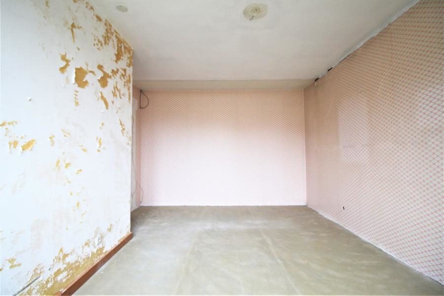 Immobilienangebot - Düsseldorf - Alle - Knittkuhl: renovierungsbedürftige 2,5 Zimmerwohnung  mit Balkon und TG-Stellplatz!
