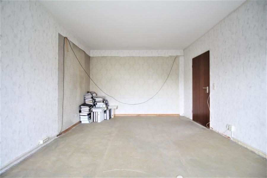 Immobilienangebot - Düsseldorf - Alle - Knittkuhl: renovierungsbedürftige 2,5 Zimmerwohnung  mit Balkon und TG-Stellplatz!