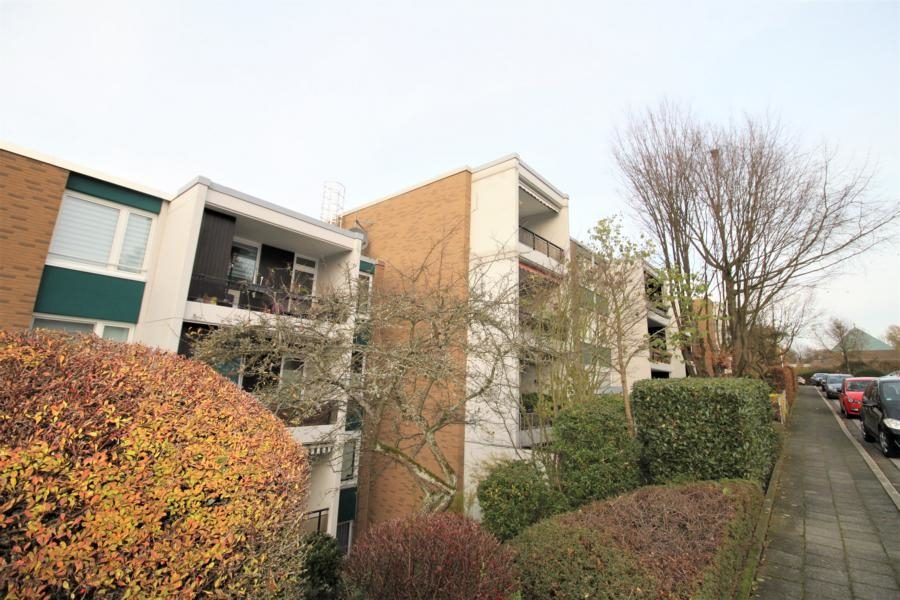 Immobilienangebot - Düsseldorf - Alle - Knittkuhl: renovierungsbedürftige 2,5 Zimmerwohnung  mit Balkon und TG-Stellplatz!