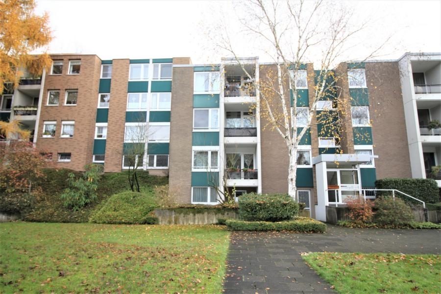 Immobilienangebot - Düsseldorf - Alle - Knittkuhl: renovierungsbedürftige 2,5 Zimmerwohnung  mit Balkon und TG-Stellplatz!