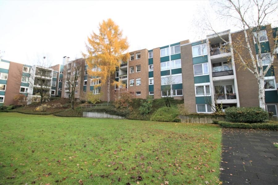 Immobilienangebot - Düsseldorf - Alle - Knittkuhl: renovierungsbedürftige 2,5 Zimmerwohnung  mit Balkon und TG-Stellplatz!
