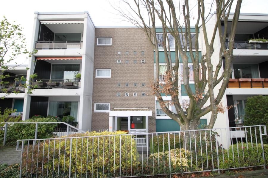 Immobilienangebot - Düsseldorf - Alle - Knittkuhl: renovierungsbedürftige 2,5 Zimmerwohnung  mit Balkon und TG-Stellplatz!