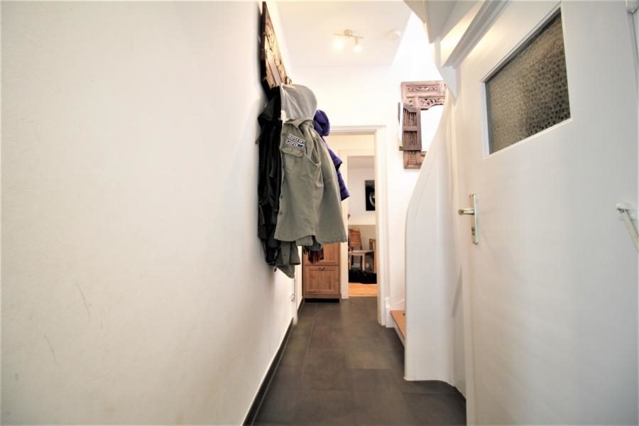 Immobilienangebot - Düsseldorf - Alle - Freistehendes und umfangreich modernisiertes Einfamilienhaus mit sehr schön angelegtem Garten