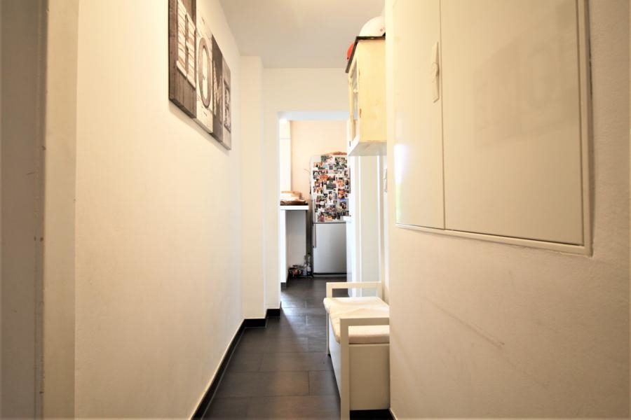 Immobilienangebot - Düsseldorf - Alle - Freistehendes und umfangreich modernisiertes Einfamilienhaus mit sehr schön angelegtem Garten