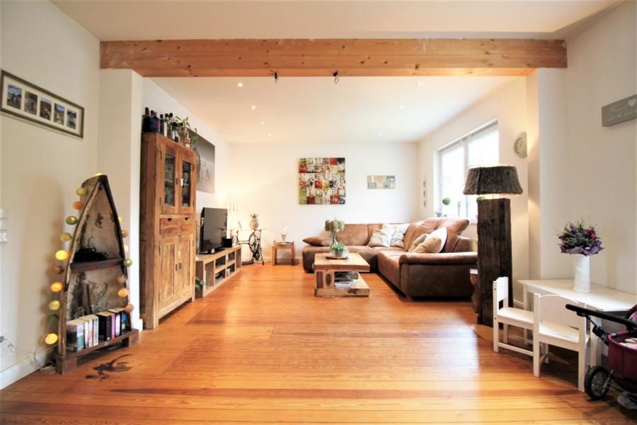 Immobilienangebot - Düsseldorf - Alle - Freistehendes und umfangreich modernisiertes Einfamilienhaus mit sehr schön angelegtem Garten