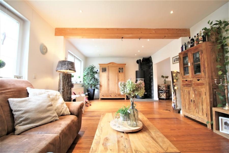 Immobilienangebot - Düsseldorf - Alle - Freistehendes und umfangreich modernisiertes Einfamilienhaus mit sehr schön angelegtem Garten